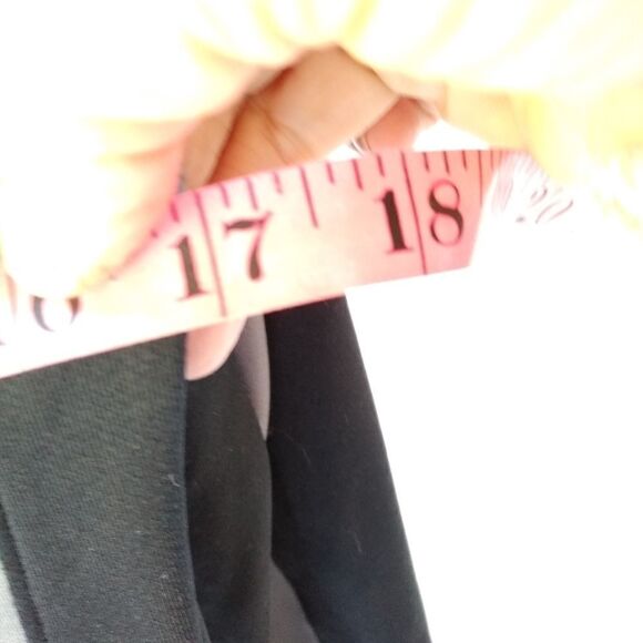 Under Armour sports shirt - Picture 5 of 5